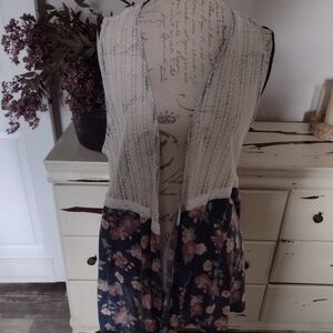 Rue21 Floral Lace Vest - Cream and Blue